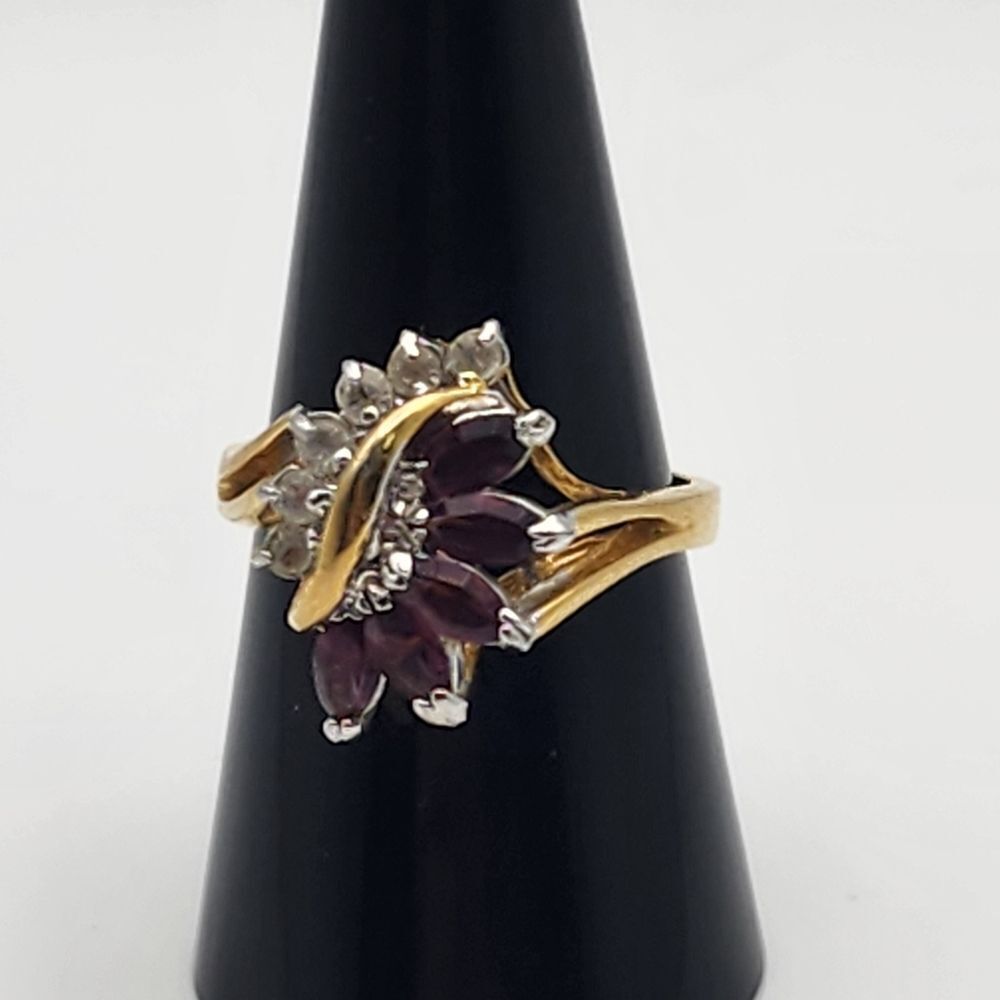 Vintage Contempo Gold Tone Purple & Clear Crystal Cocktail Ring (9)